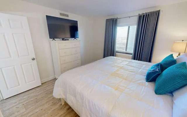 Emerald Towers 904 2 Bedroom Condo