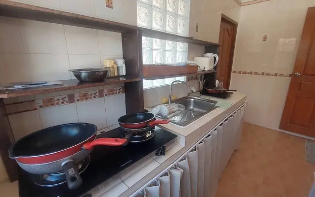 Krisada Beach Resort