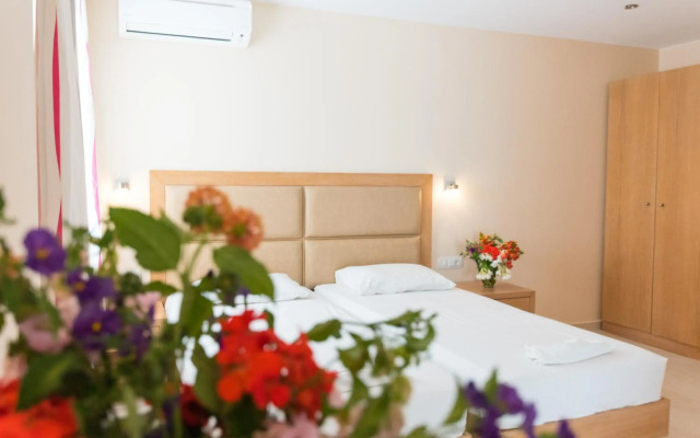 Amaryllis Front Beach Hotel