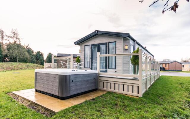 Hidden Jewel Lodge with Hot Tub