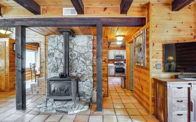 Near Dining, Hiking & Golf: Pinetop Log Cabin!