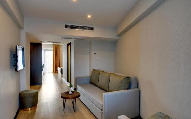 Leo suites Hotel