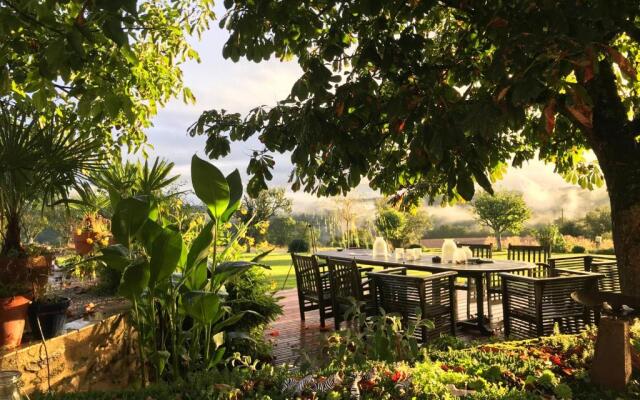 Chez Alice,Simplicite Et Petite Piscine