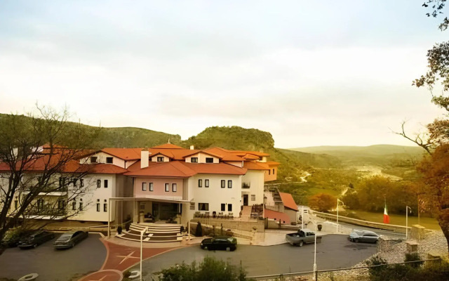 Afkos Grammos Luxury Boutique Hotel