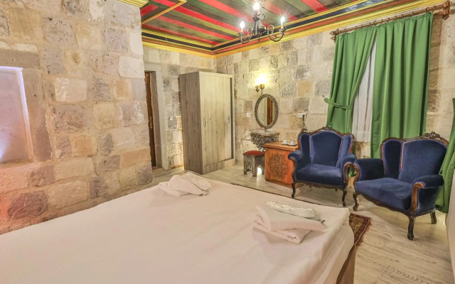 Bedrock Cave Hotel - Adults Only