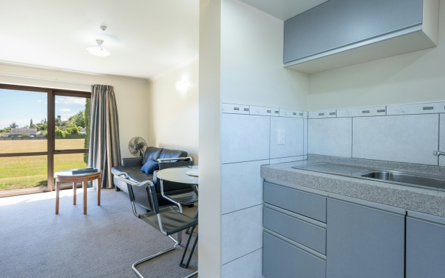 Admirals Motor Inn