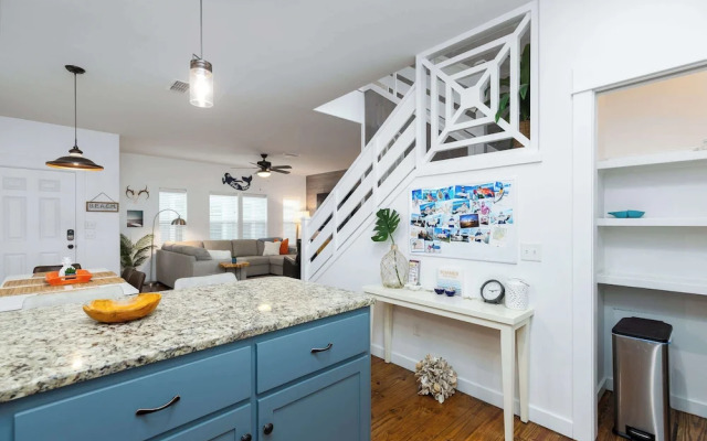 Comfy 3bdr Right in Town Sleeps 10