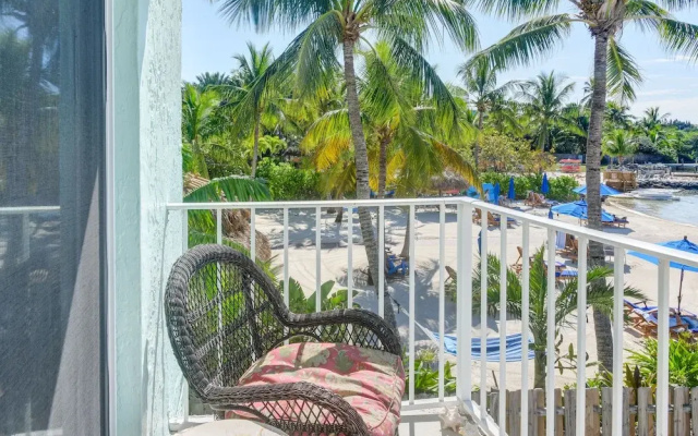 Beachfront Tavernier Abode w/ Balcony & Bay Views!