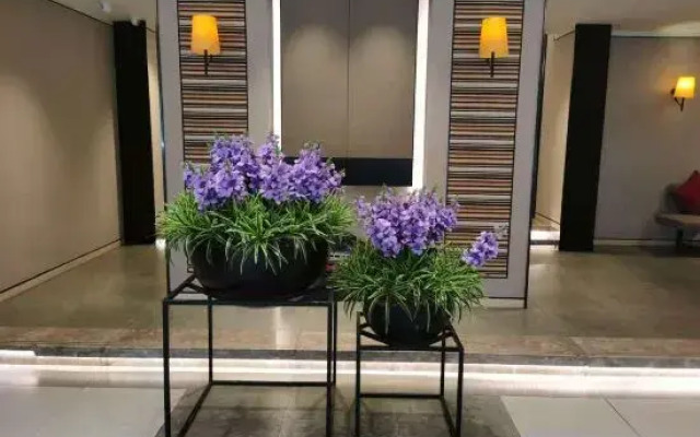 Homeinn Plus Hotel (Zhengzhou Erqi Wanda Plaza Second People's Hospital Subway Station)