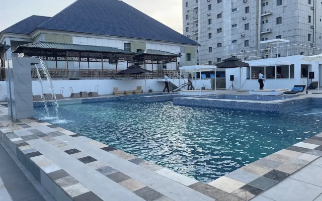 AA Hotel & Suites