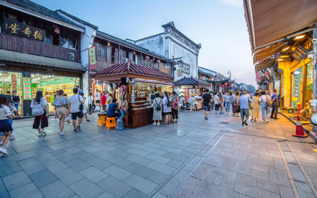 Locals Apartment Place 99