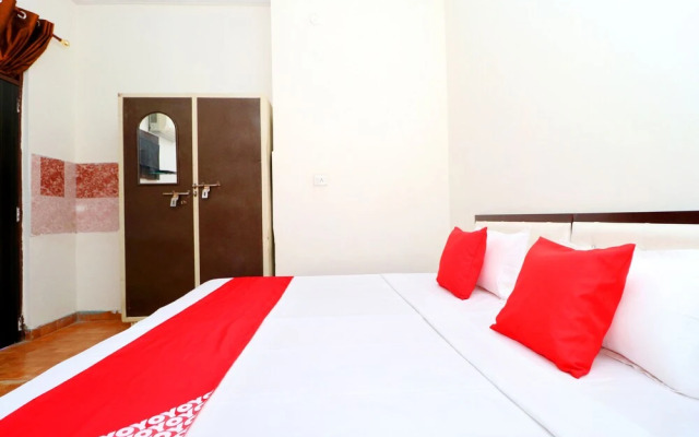 Oyo 37097 Raj Apartments