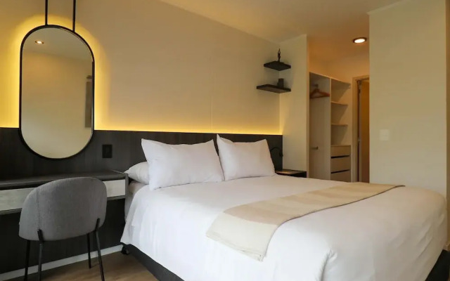 w Elegant 2BR w Balcony Near Larcomar