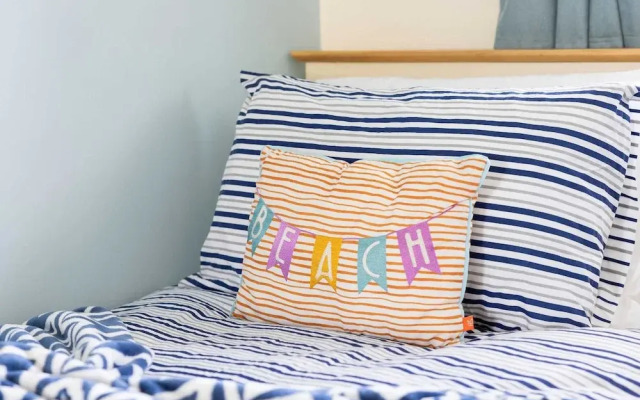 Seaside Retreat - Five Minutes to Beach Village