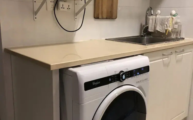 Henry's Apartment- Executive 717