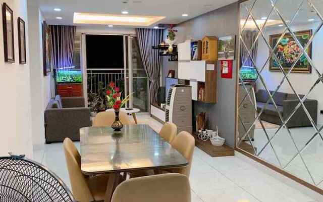 Modern Apartment in Scenic Valley Phu My Hung D7