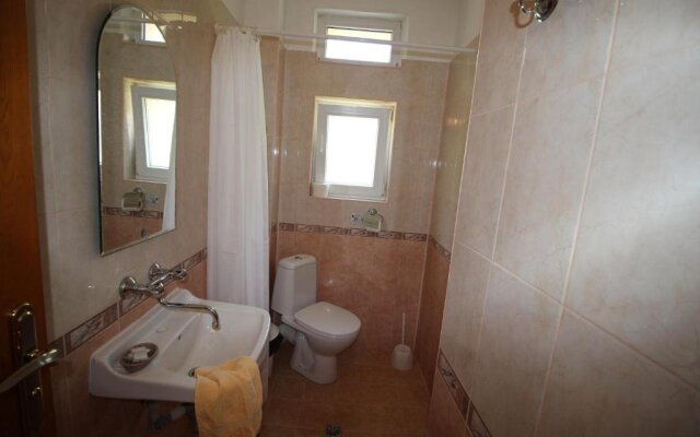 Family Guest House Kostovi