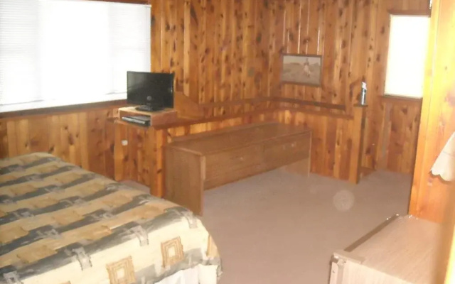 Calamity Peak Lodge