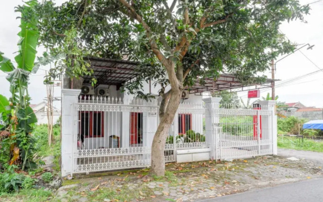 RedDoorz Syariah near Universitas Muhammadiyah Surakarta