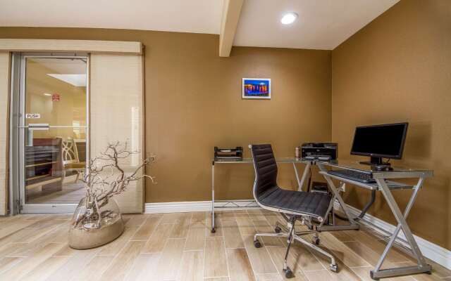 Quality Inn & Suites Capitola By the Sea