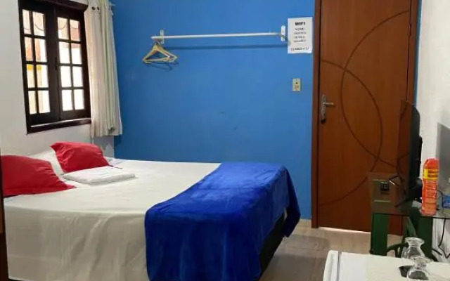 Suíte com varanda vista piscina