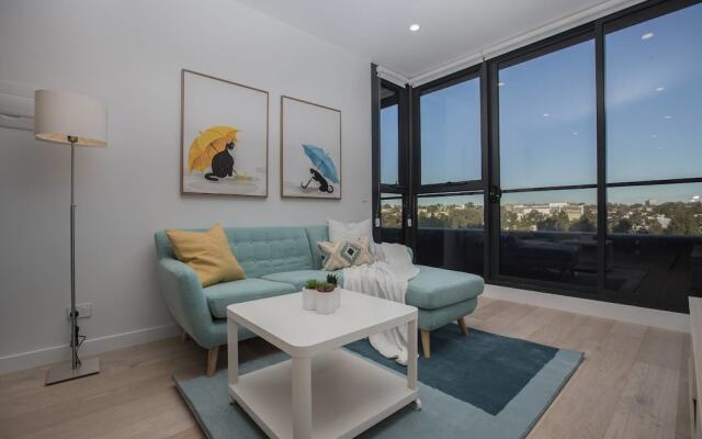 Stunning Apartment In Parkville