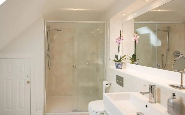 Sea Crest With 4 Bedrooms and 2 Bathrooms