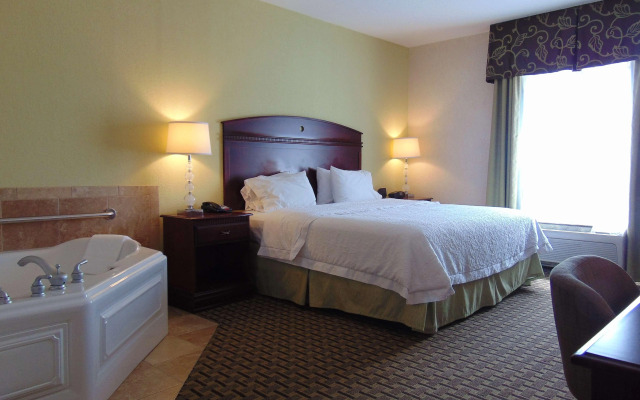 Hampton Inn & Suites Cleveland Mentor
