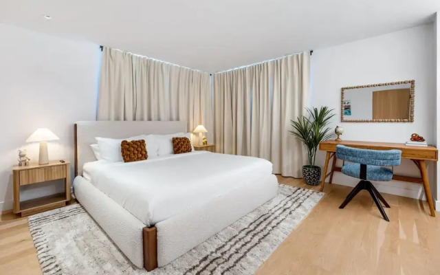 The Santa Monica Sunset - Beachfront Luxury