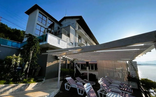 . RIVIERA 990 - Camere de Inchiriat