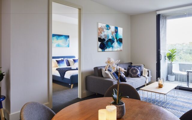 Apt Walking Distance to MCG & Epworth Hospital