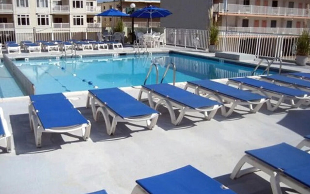 The Diplomat Beach Club Suites