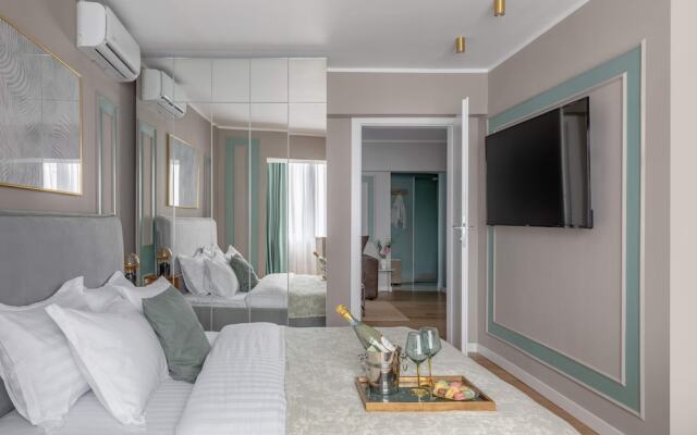 HOLT’s Sublime Minty Green 1BR on the Park