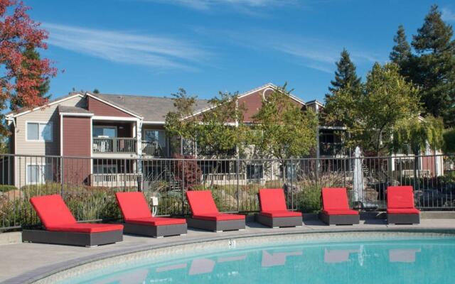 Global Luxury Suites in San Ramon