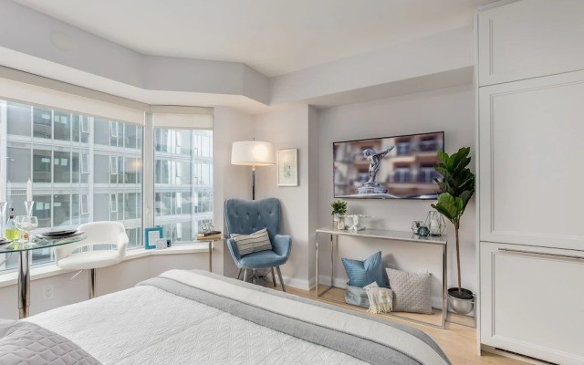 QuickStay - Chic Condo in Yorkville (Yonge & Bloor)