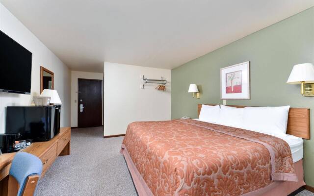 Love Hotels Staples by OYO at HWY 10 MN