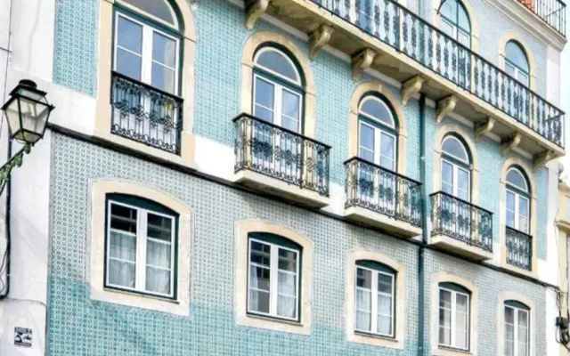 INT Lisbon Suites