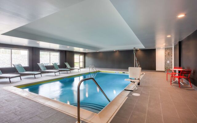 Tru by Hilton Radford, VA