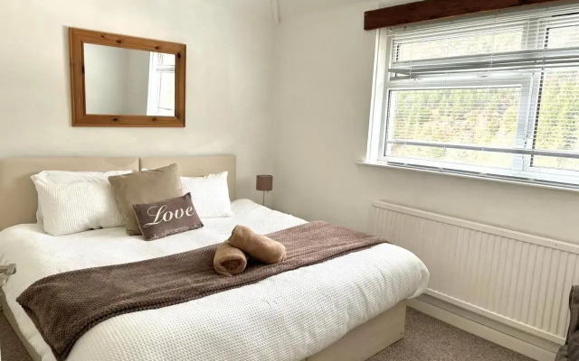 Afan Contractor Accommodation - mins to site!