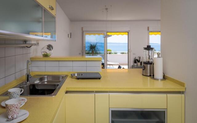 Seaside Apartment Gold 1row
