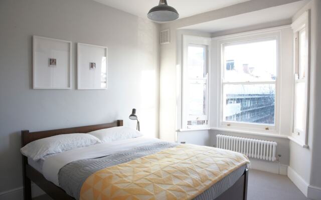 2 Bedroom Top Floor Apartment in Islington