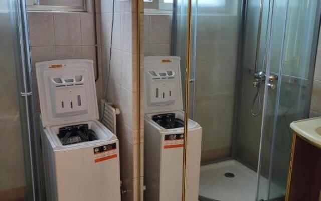Large apartment with 4 bedrooms, central location
