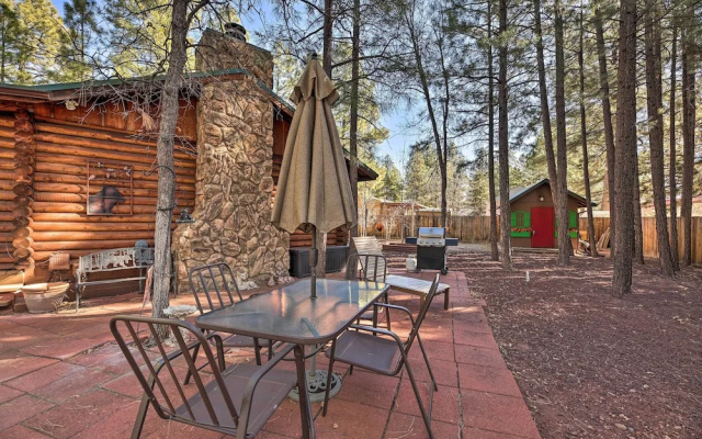 Family & Dog Friendly: Rustic Lakeside Cabin