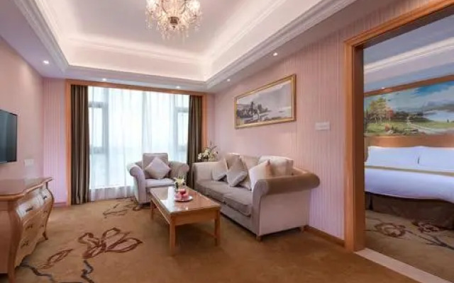 Vienna Hotel Guangdong Maoming Railway Station