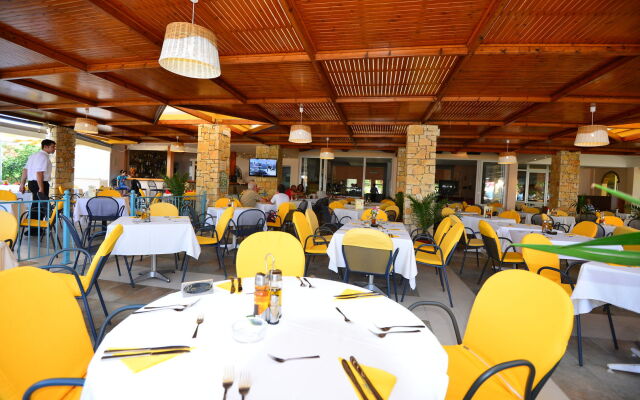 Three Stars Beach Hotel