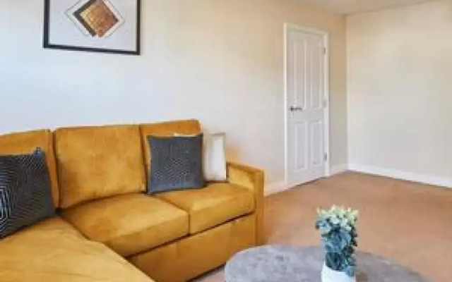 Host Stay Tibshelf House