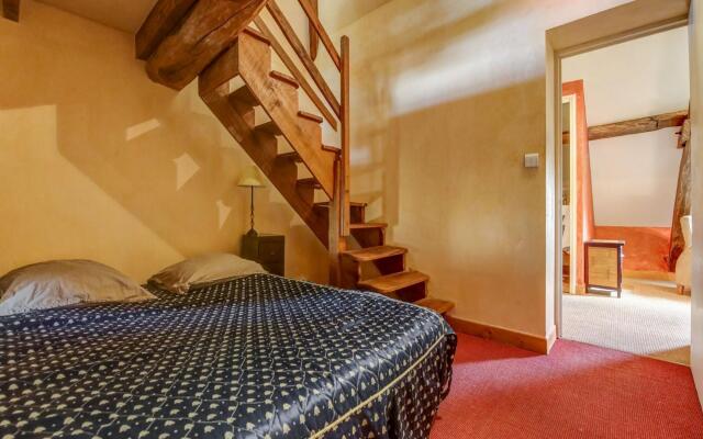 Pleasant Holiday Home in Raizeux With Garden