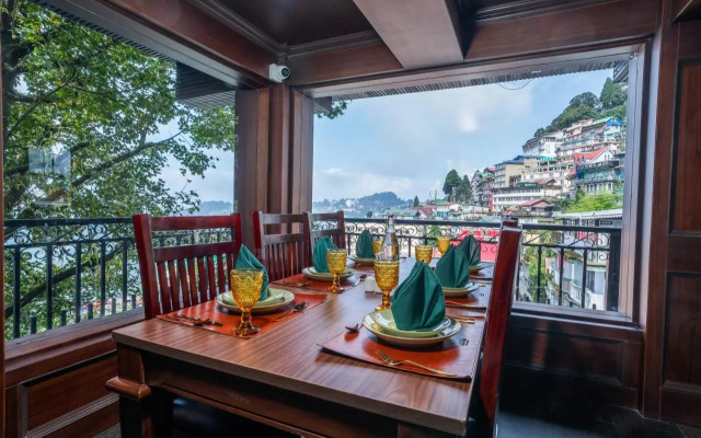 The West Gate Posada By Summit