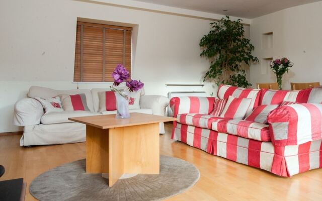 Rooftop 3Br Ph-Indoor Sauna In Dublin