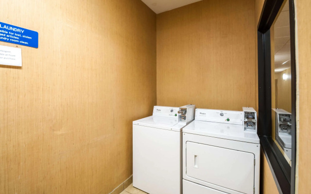 Comfort Inn & Suites North East